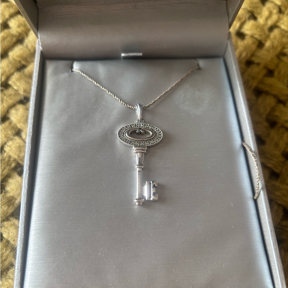 Elegant Silver Key Pendant Necklace